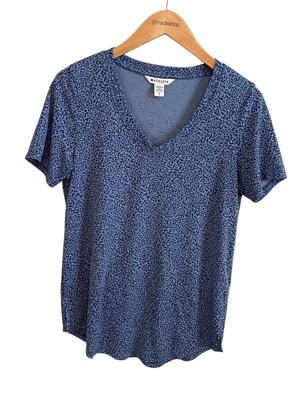 Athleta Blue Animal Print Breezy Scoop V Neck T-Shirt Size Small